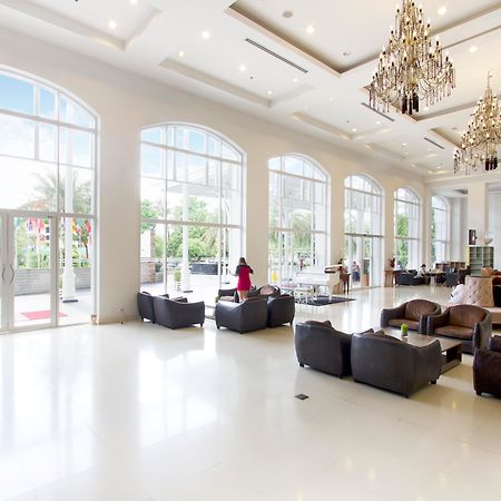 D Varee Jomtien Beach, Pattaya Kültér fotó Lobby