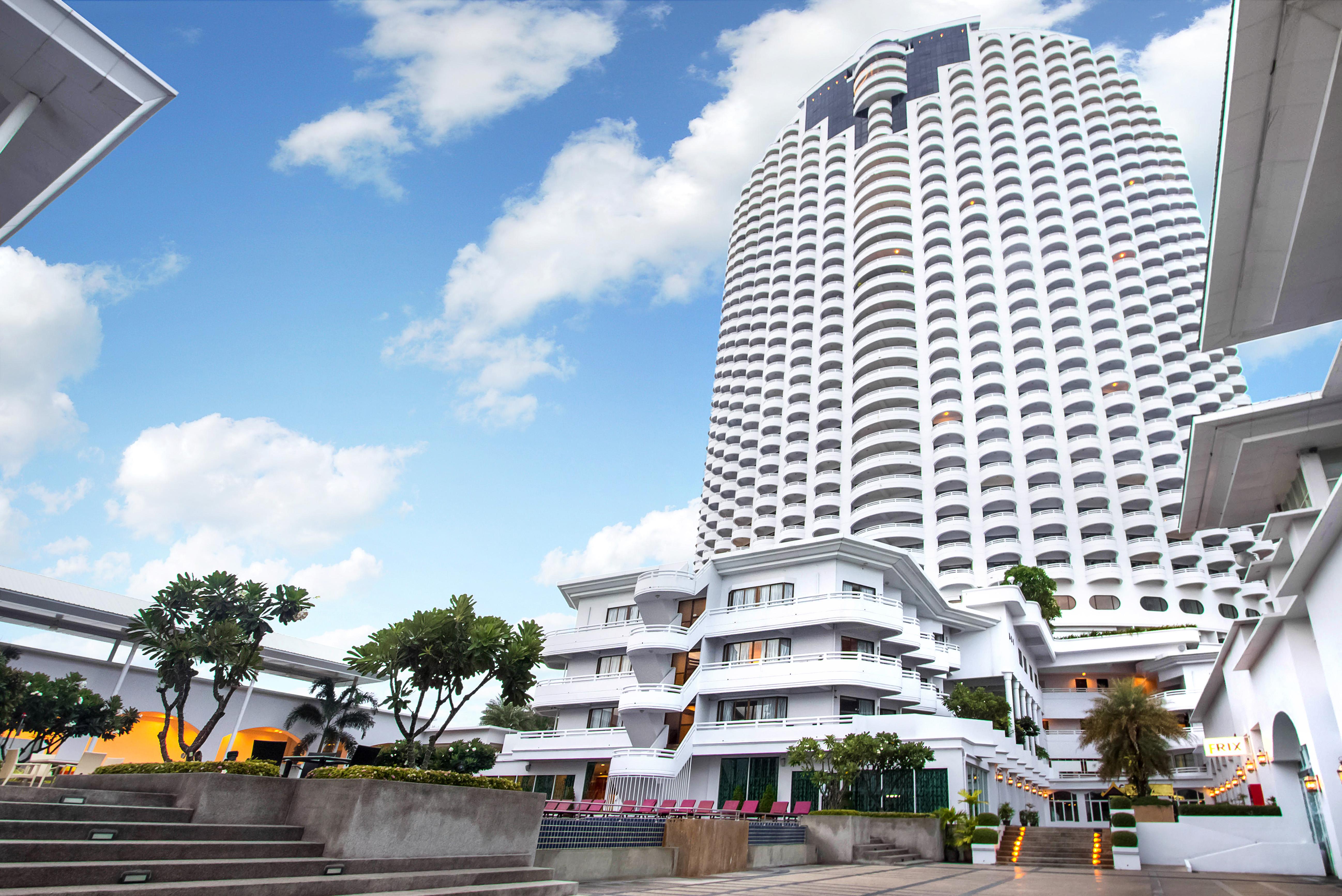 D Varee Jomtien Beach, Pattaya Kültér fotó Royal Paragon Hospital