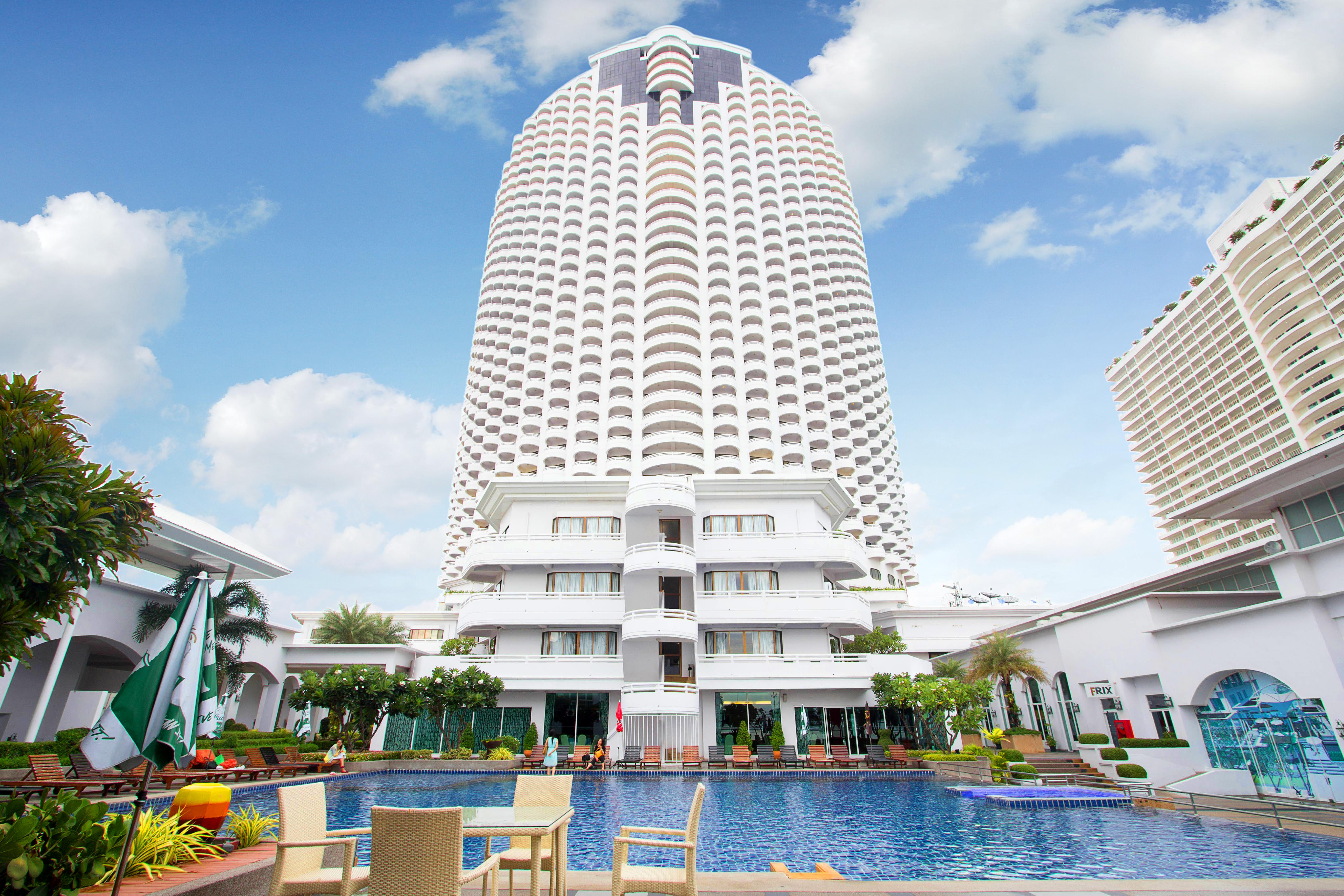 D Varee Jomtien Beach, Pattaya Kültér fotó Royal Paragon Hotel