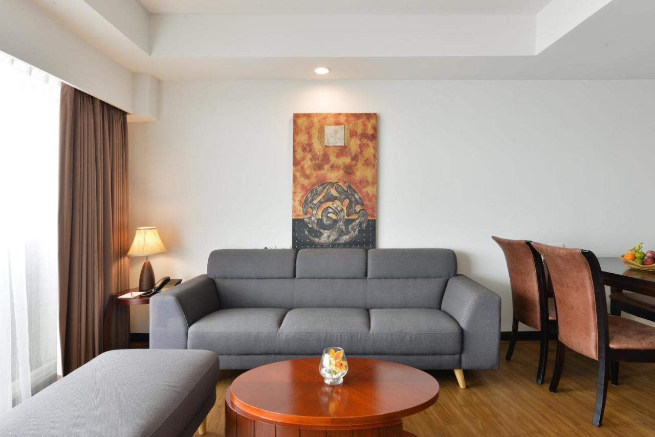 D Varee Jomtien Beach, Pattaya Kültér fotó A living room in a serviced apartment in Kuala Lumpur, Malaysia