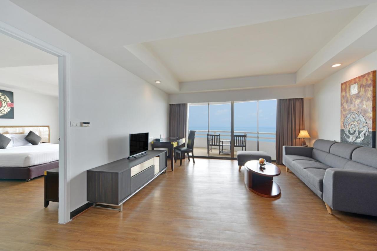 D Varee Jomtien Beach, Pattaya Kültér fotó Suite