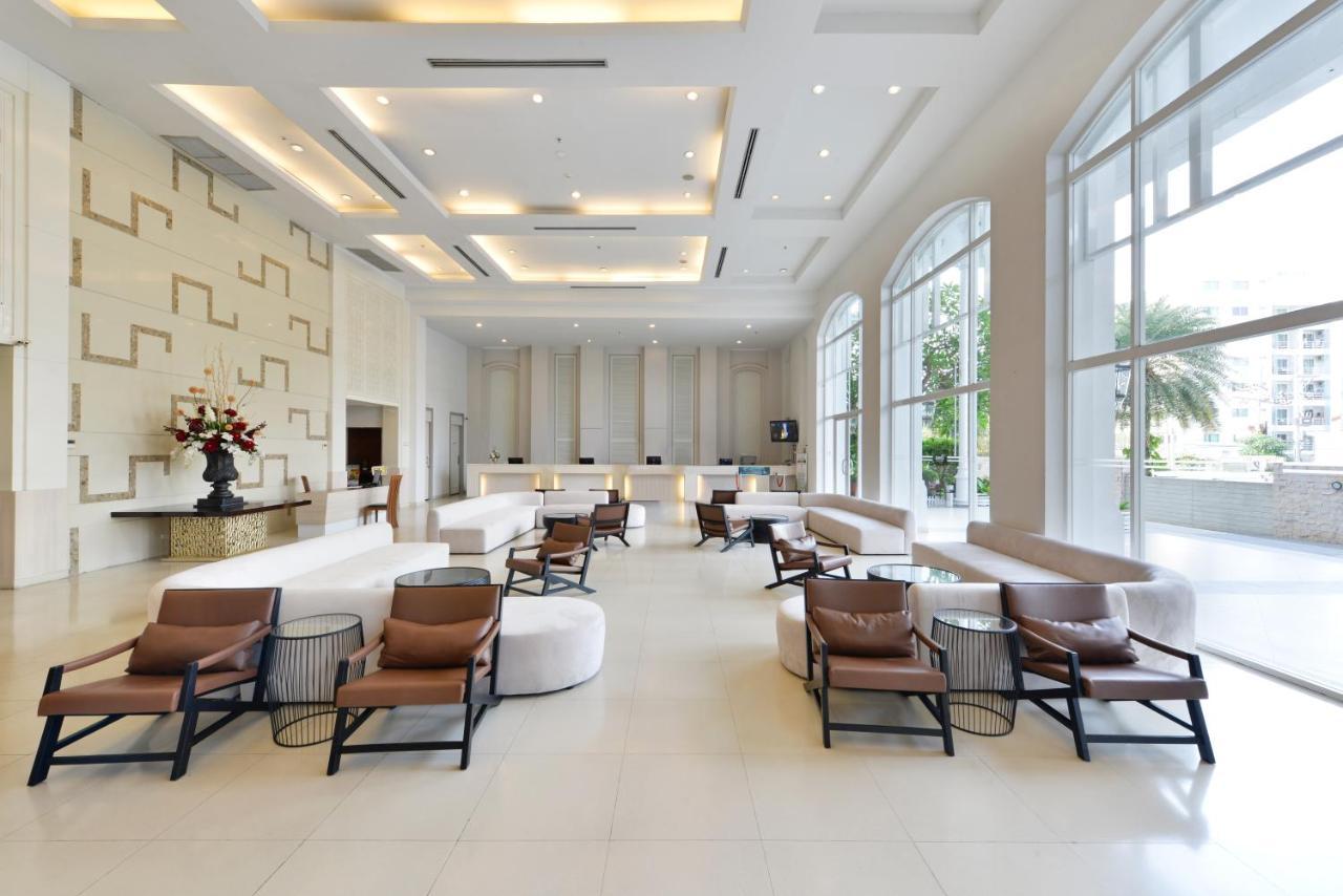 D Varee Jomtien Beach, Pattaya Kültér fotó Lobby