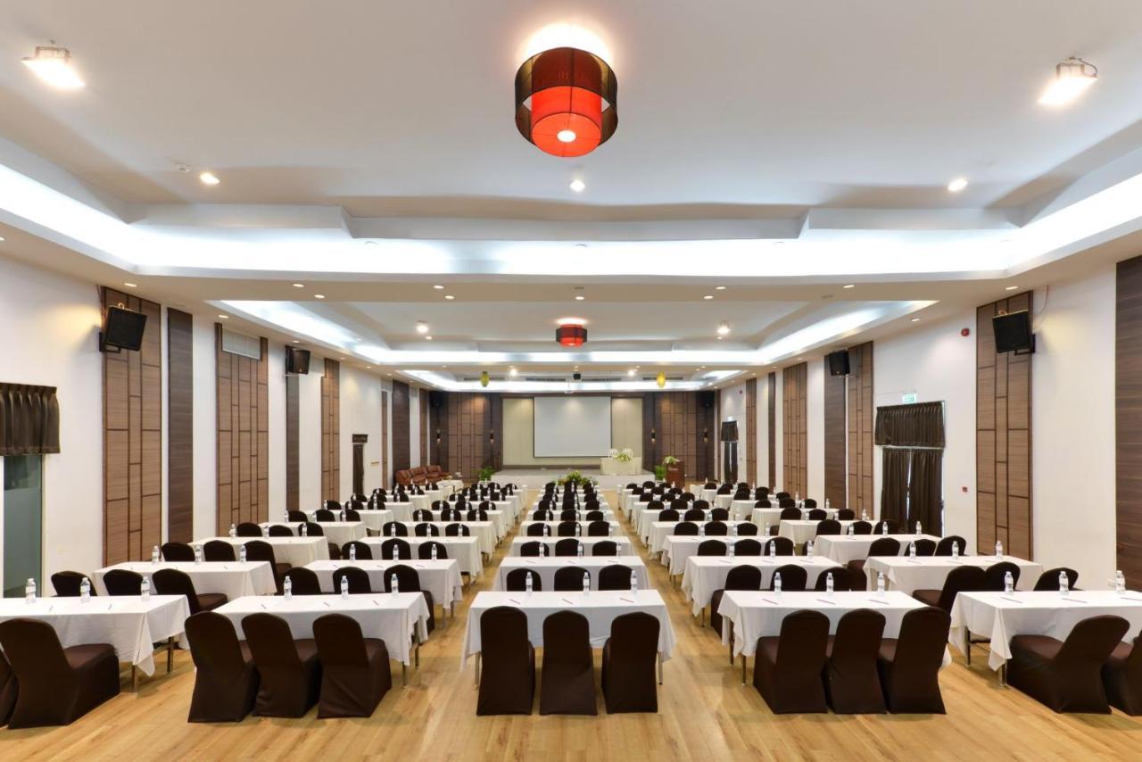 D Varee Jomtien Beach, Pattaya Kültér fotó Conference Hall