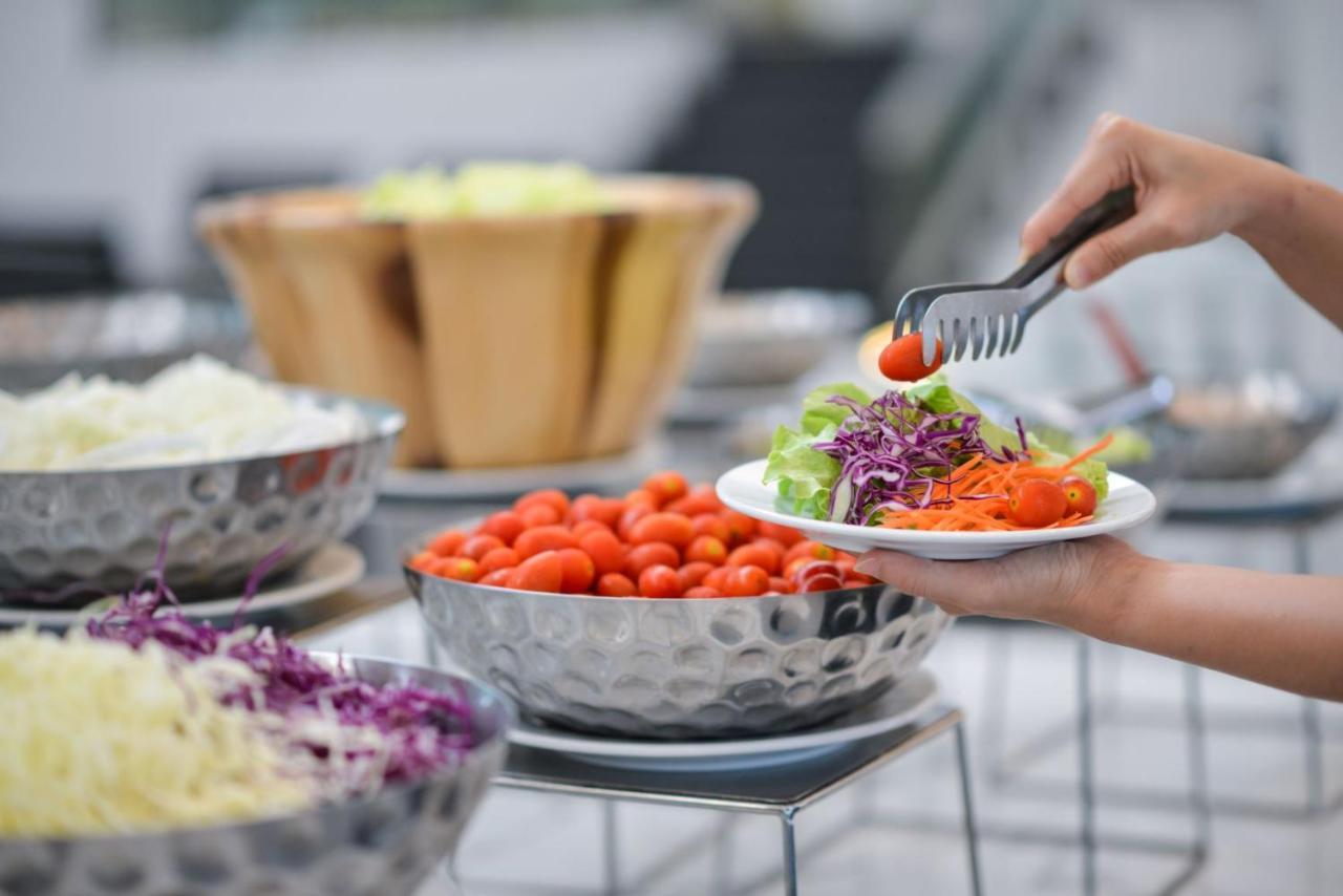 D Varee Jomtien Beach, Pattaya Kültér fotó Salad bar